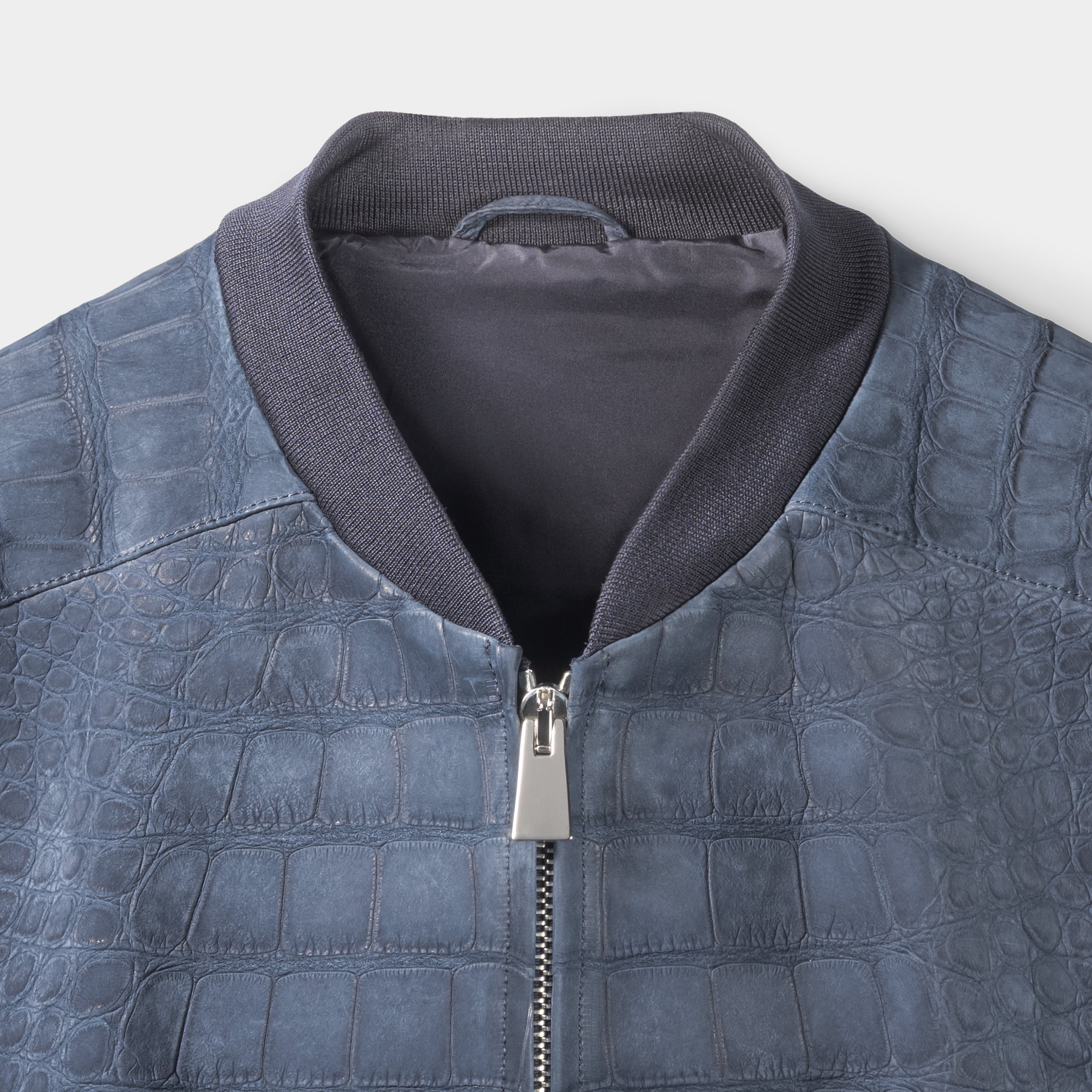 New York bomber collar and zip close-up, nubuck alligator leather blue – Elitter Milano