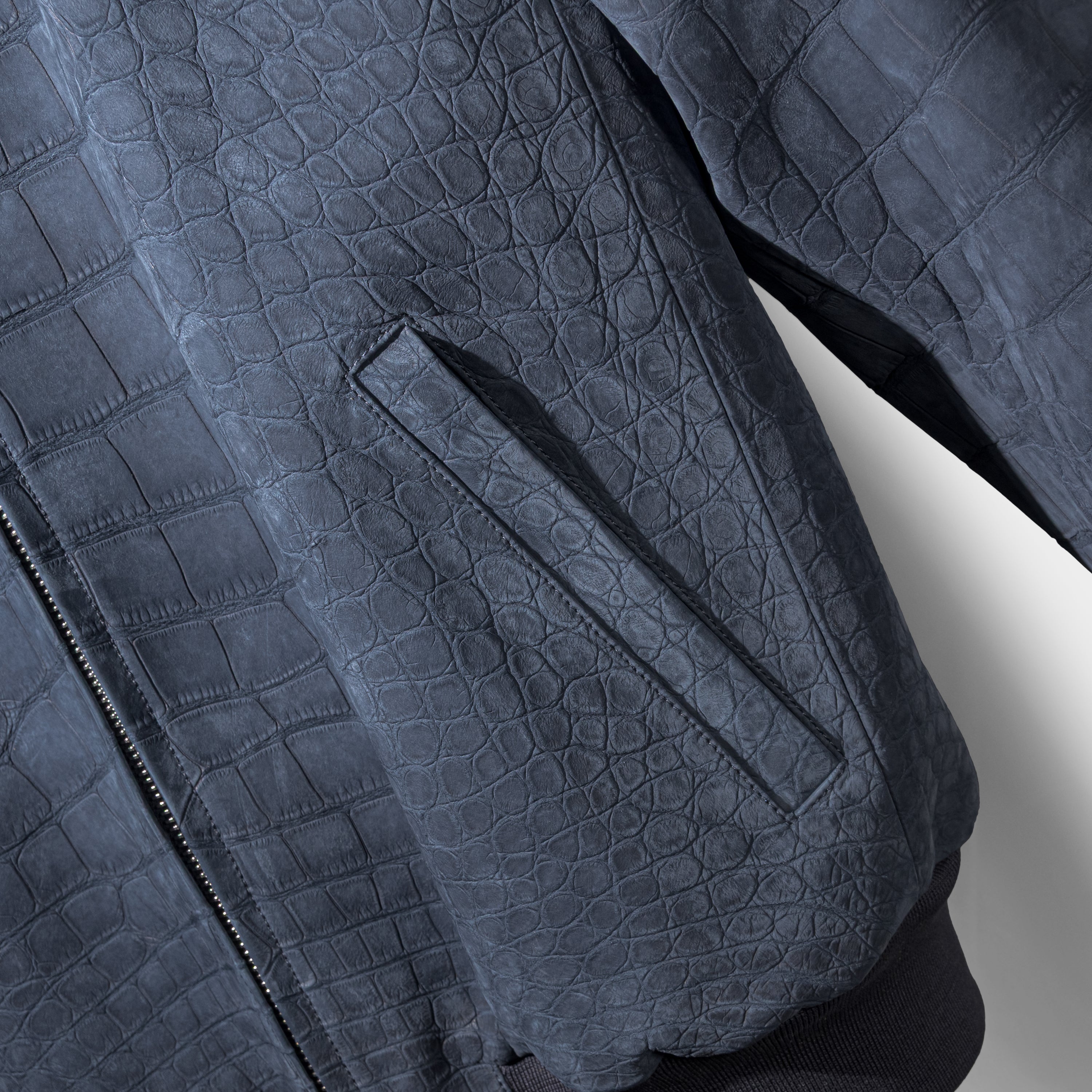 New York bomber side pocket detail, blue nubuck alligator leather – Elitter Milano