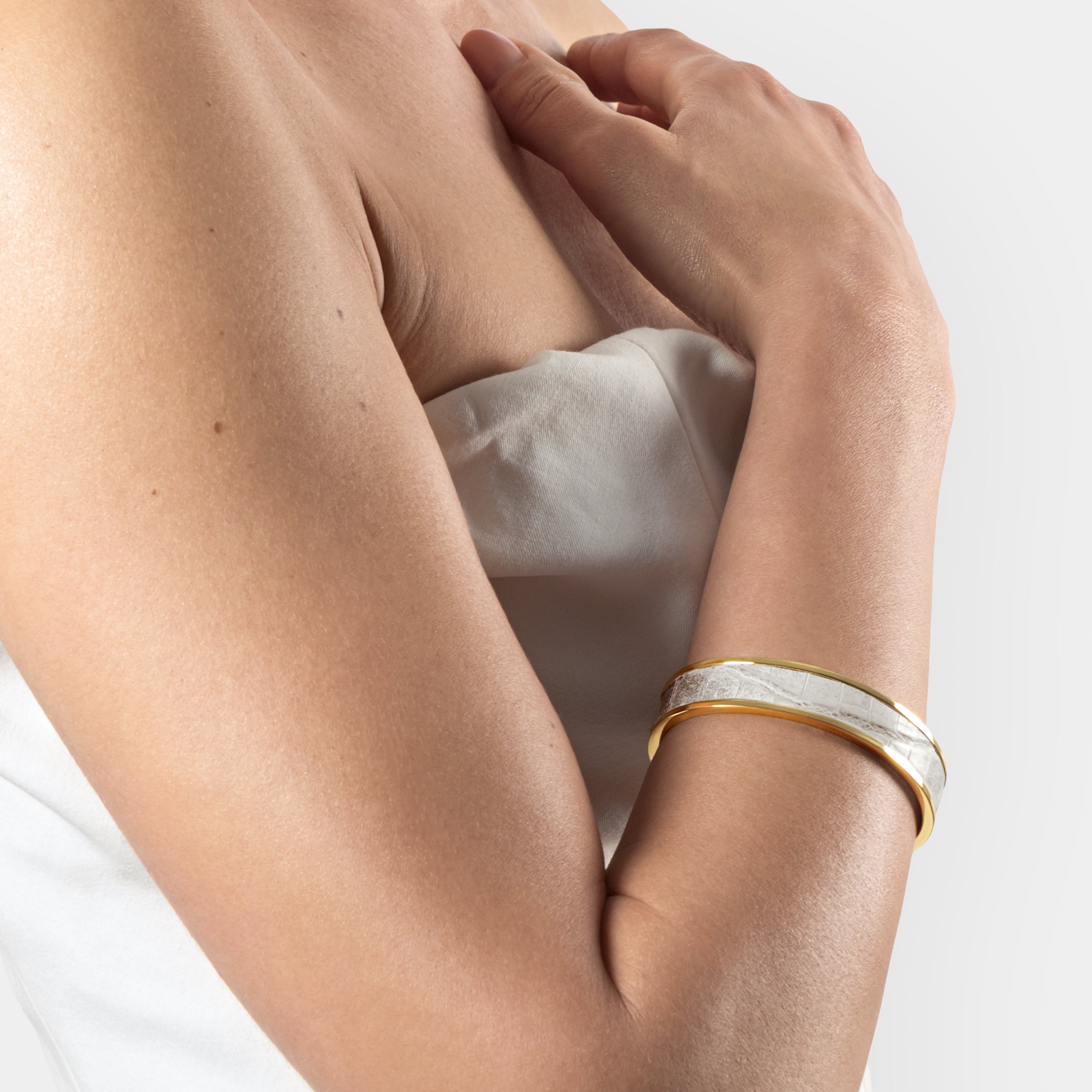 crocodile leather bracelet purum small gold himalaya worn